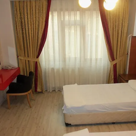 Ferah Hotel *