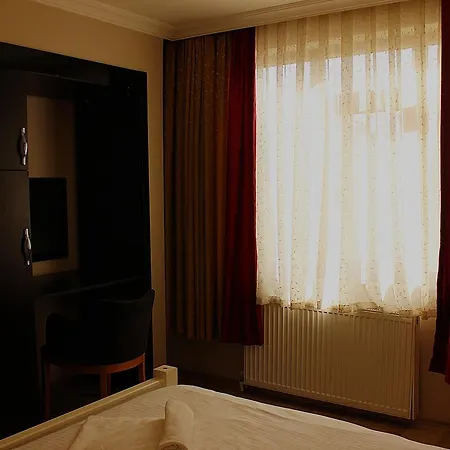 Ferah Hotel *